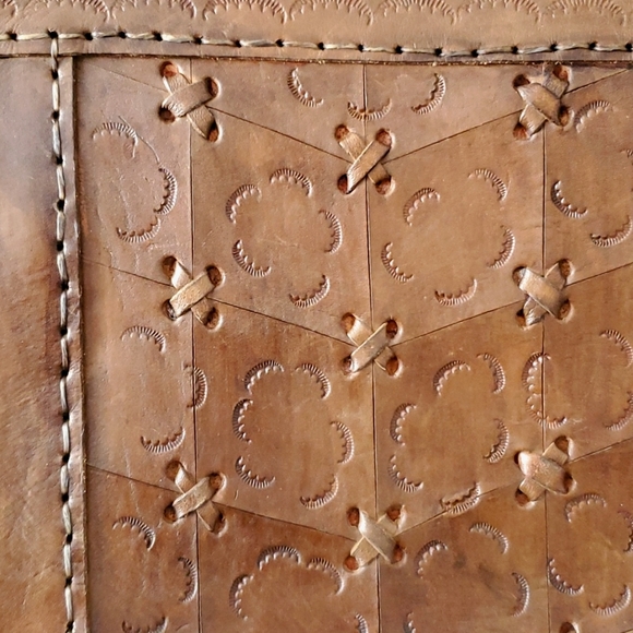 VINTAGE Tooled Leather Purse - Picture 7 of 9